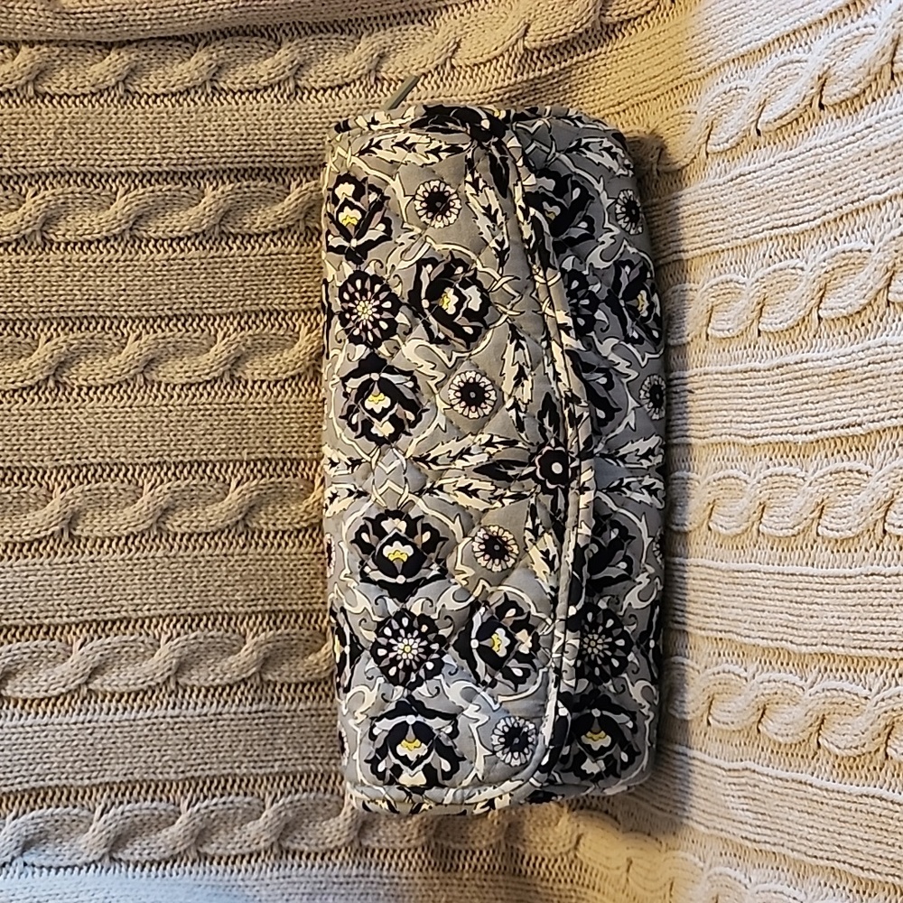 EUC Vera Bradley makeup pouch in Plaza Tile